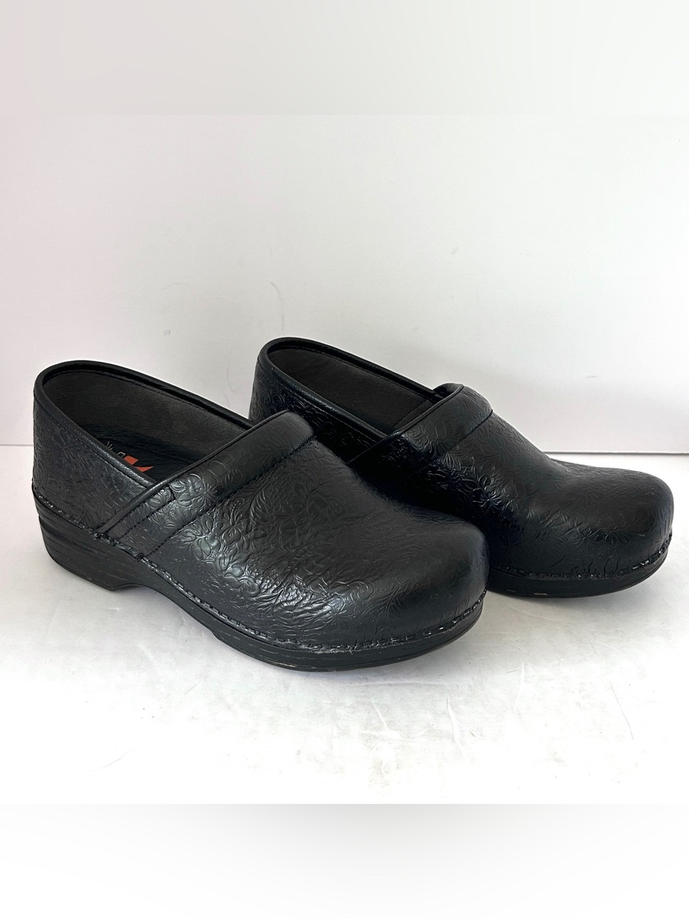 Dansko XP Pro Black Embossed Floral Clog Shoes Zendaya Work Size EU40 US 7.5 - 8 - Picture 3 of 13